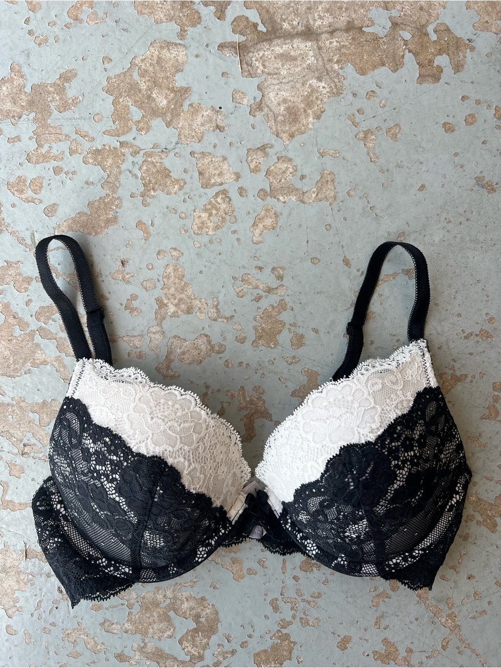 Victoria’s Secret Lace Dream Angels Push-Up Bra